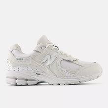 Load image into Gallery viewer, 2002 Gore-Tex
