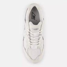 Load image into Gallery viewer, 2002 Gore-Tex
